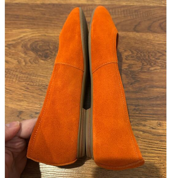 Violet and Red Women's Windsor Suede Flat Orange Size 7 NWOB Bold Footwear - Picture 6 of 9
